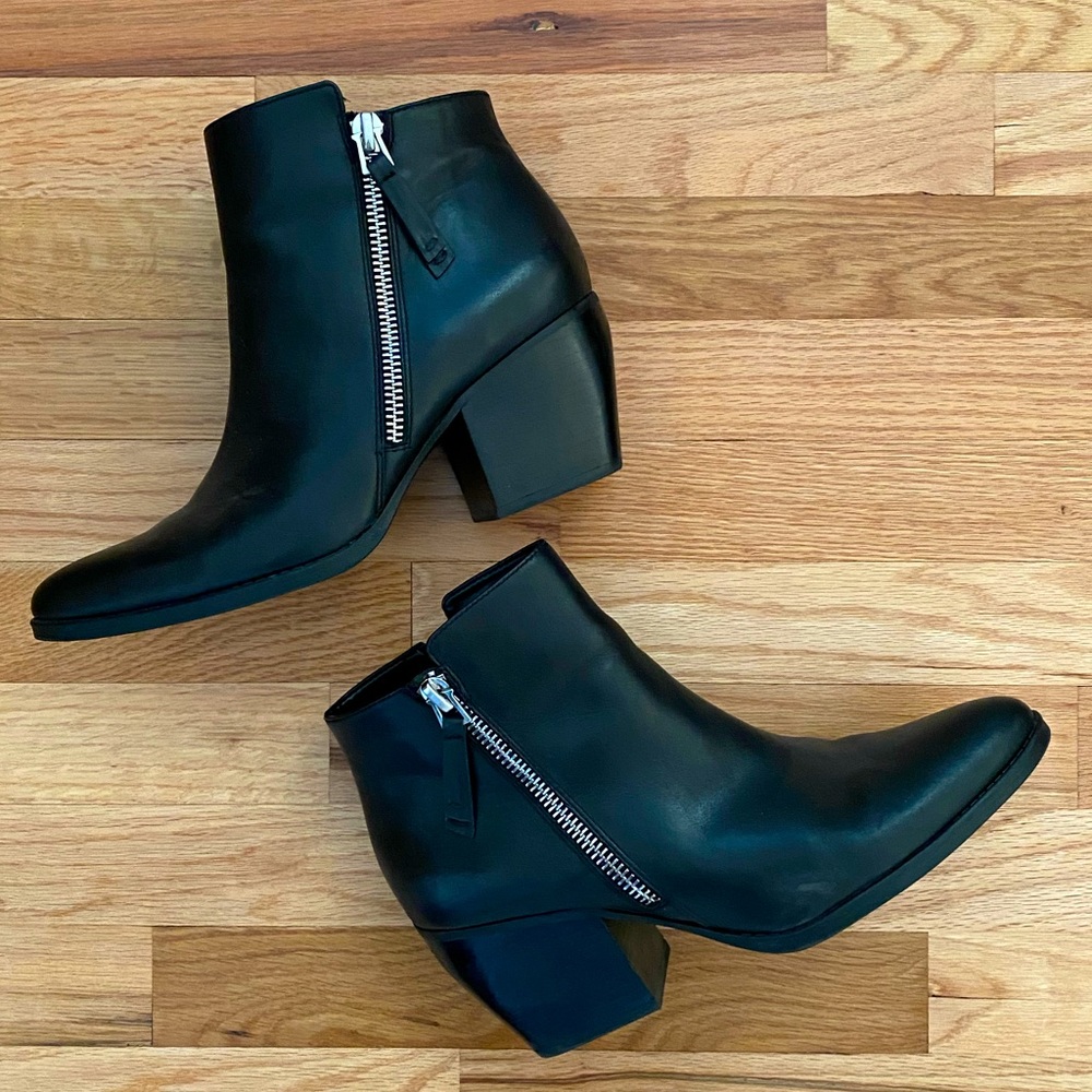 Like New Naturalizer Ankle Booties